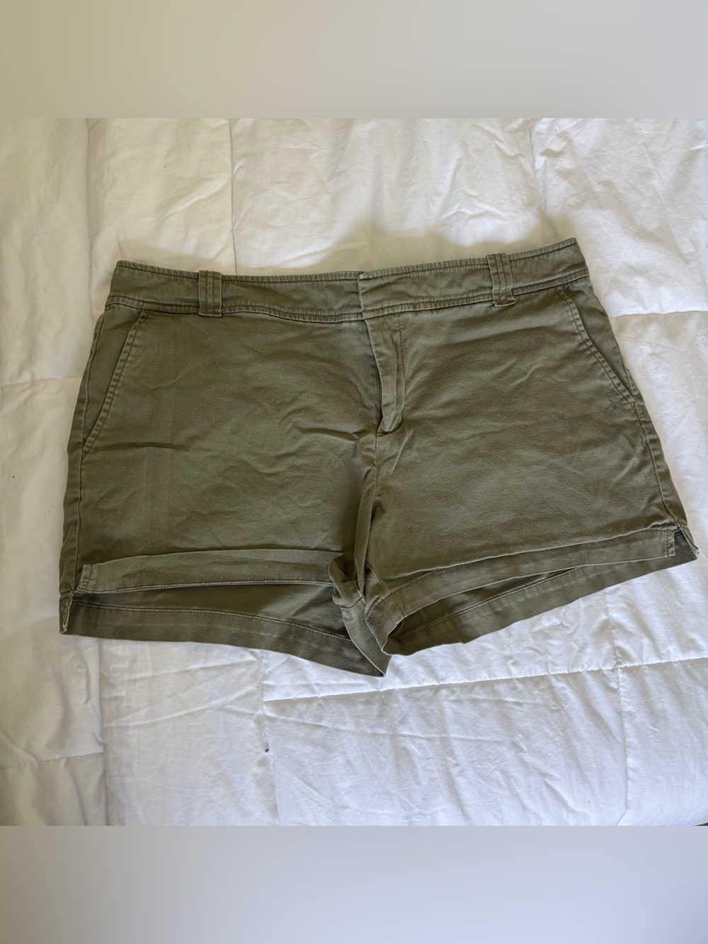 New York & Company Women’s Size 12 Olive Green Stretch Chino Shorts | Item 0393